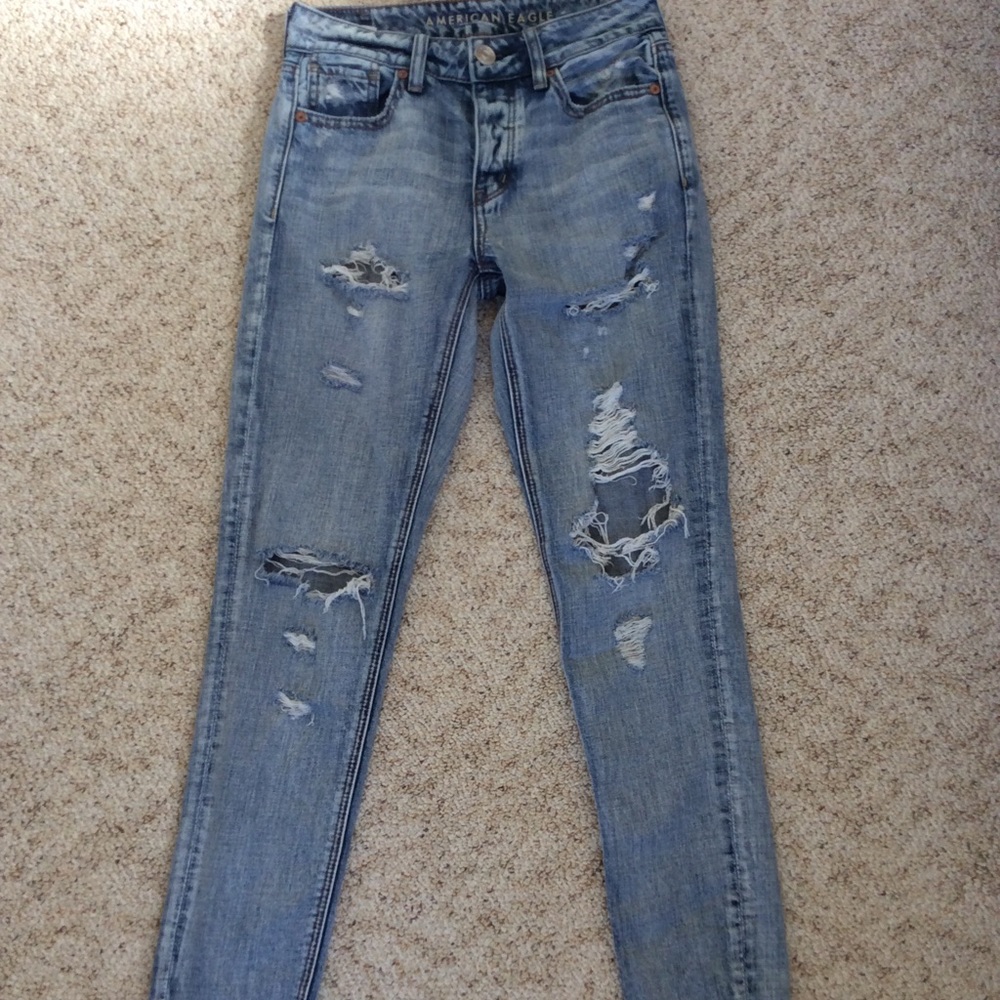 American eagle ripped mom jeans